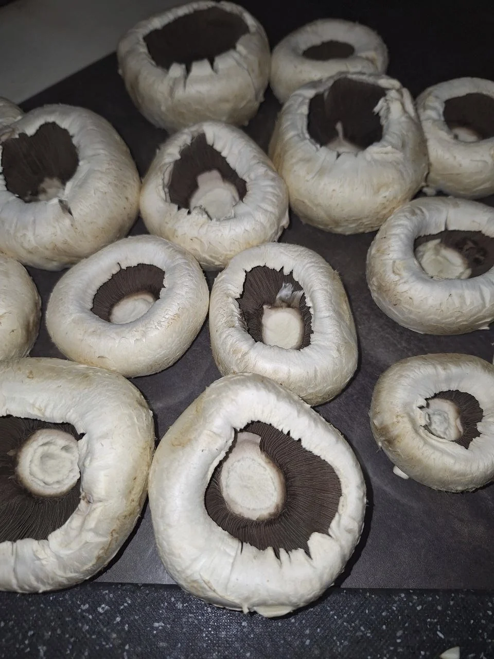Шампиньоны, фаршированные креветками и сыром