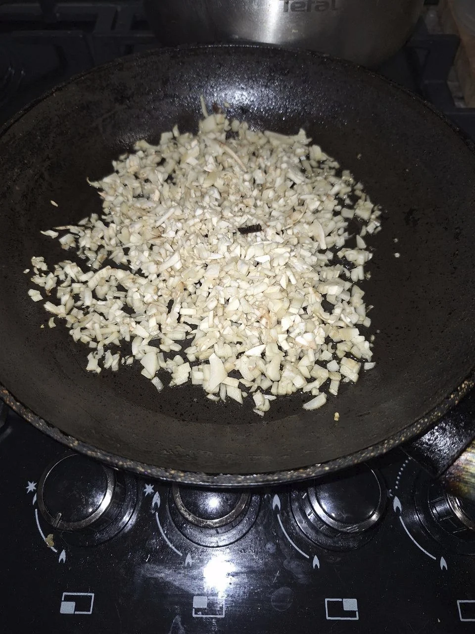 Шампиньоны, фаршированные креветками и сыром
