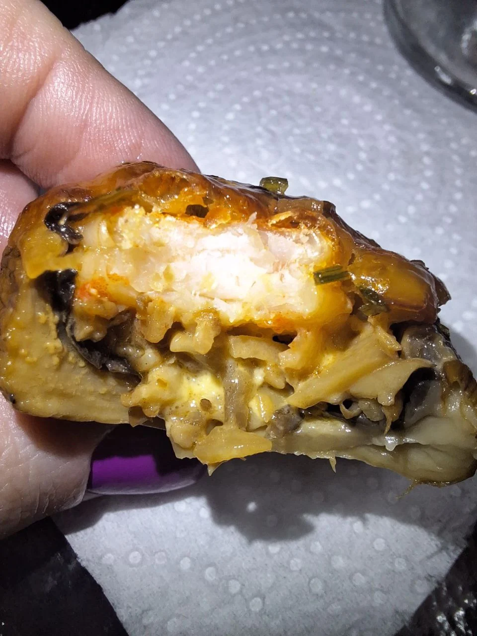 Шампиньоны, фаршированные креветками и сыром